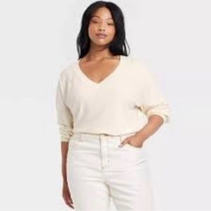 NWT CRÈME $25 Universal Thread V-Neck Cotton Long-sleeve Tops.